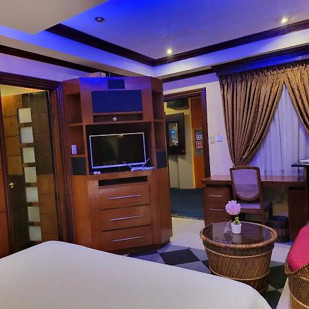 Fields Palace Hotel 앙헬레스 외부 사진